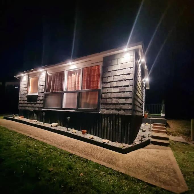 Cosy Hideaway Lodge In Glan Gwna Caeathro エクステリア 写真