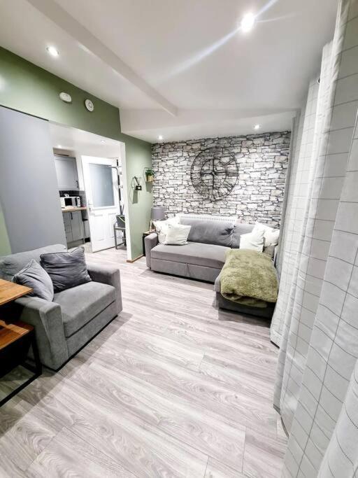 Cosy Hideaway Lodge In Glan Gwna Caeathro エクステリア 写真