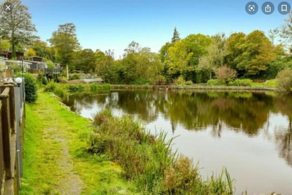 Cosy Hideaway Lodge In Glan Gwna Caeathro エクステリア 写真