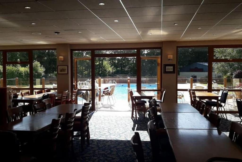 Cosy Hideaway Lodge In Glan Gwna Caeathro エクステリア 写真